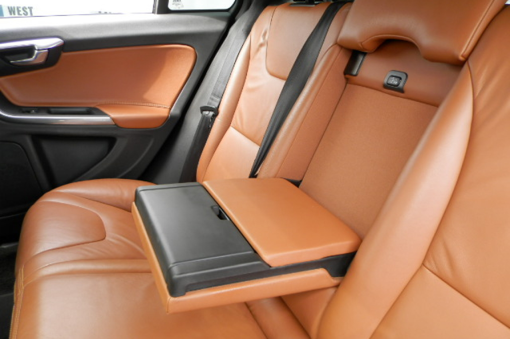 Volvo V60 2012 photo 16