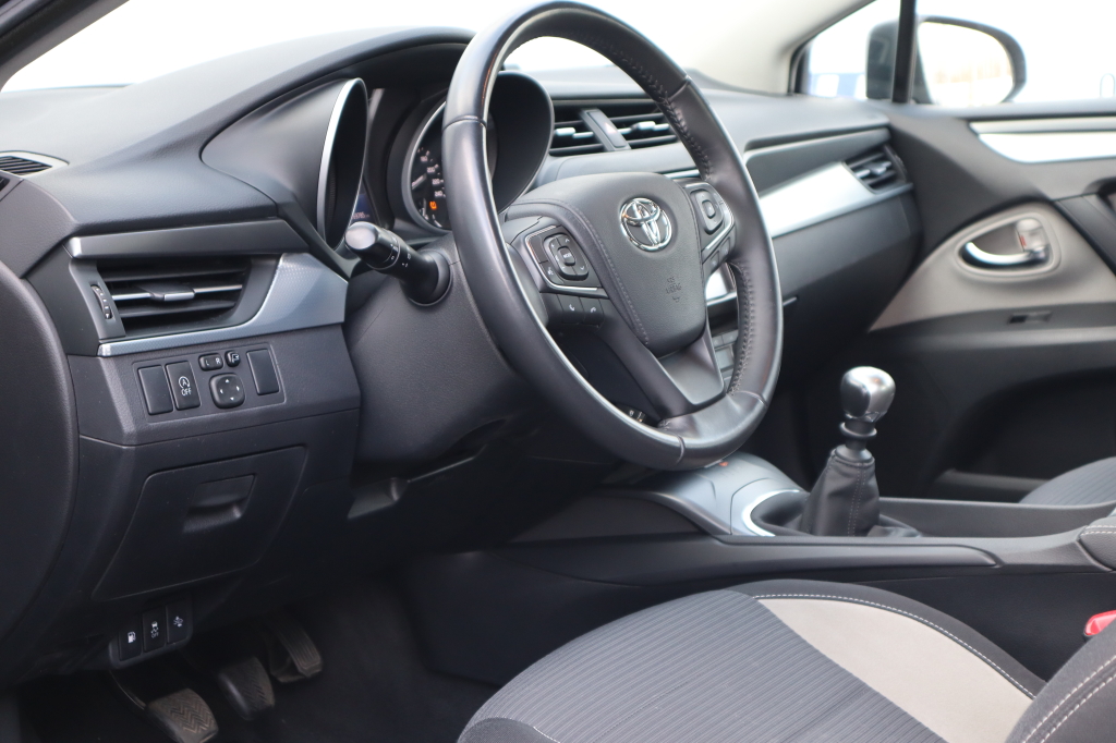 Toyota Avensis photo 9