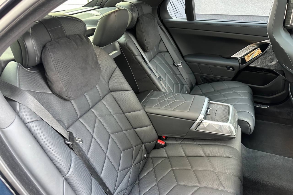 BMW i7 2023 photo 26