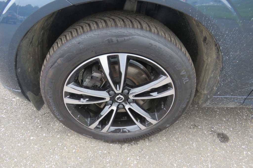 Volvo XC60 2020 фото 1