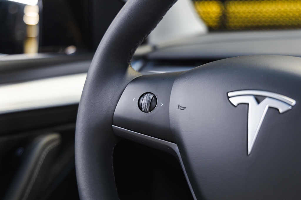 Tesla Model Y Long Range 2024 фото 21