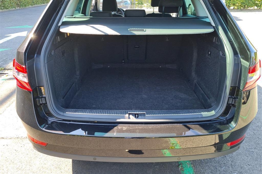 Skoda Superb Combi 2017 photo 25