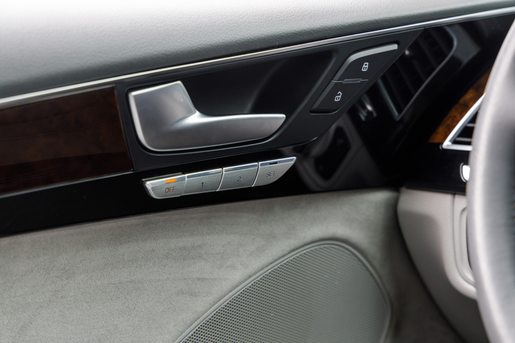 Audi A8 2014 фото 12