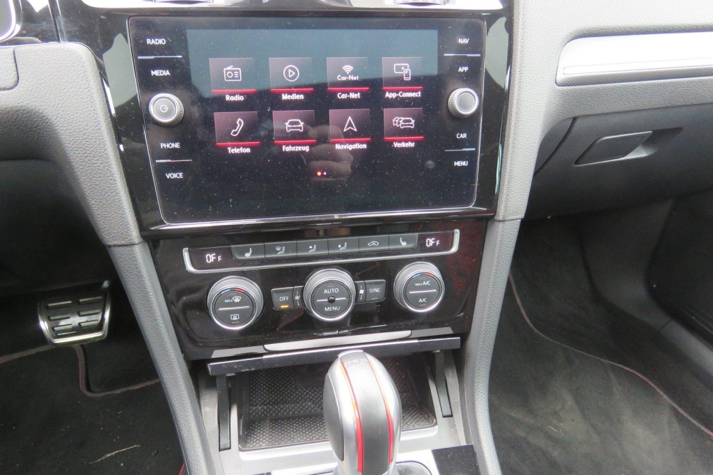 Volkswagen Golf GTI 2020 фото 1