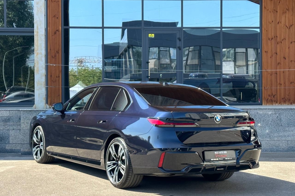 BMW 740 2023 фото 4