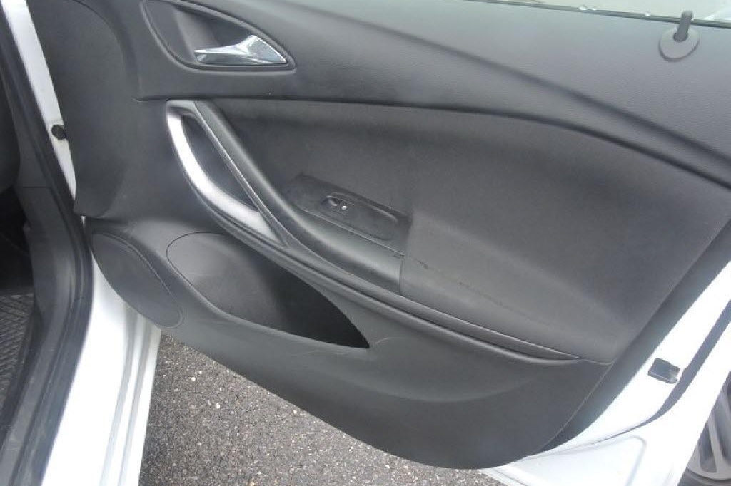 Opel Astra Sports Tourer 2016 фото 12