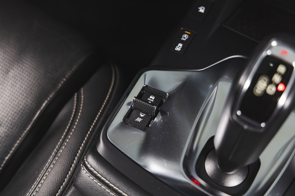 Jaguar E-Pace 2018 фото 35