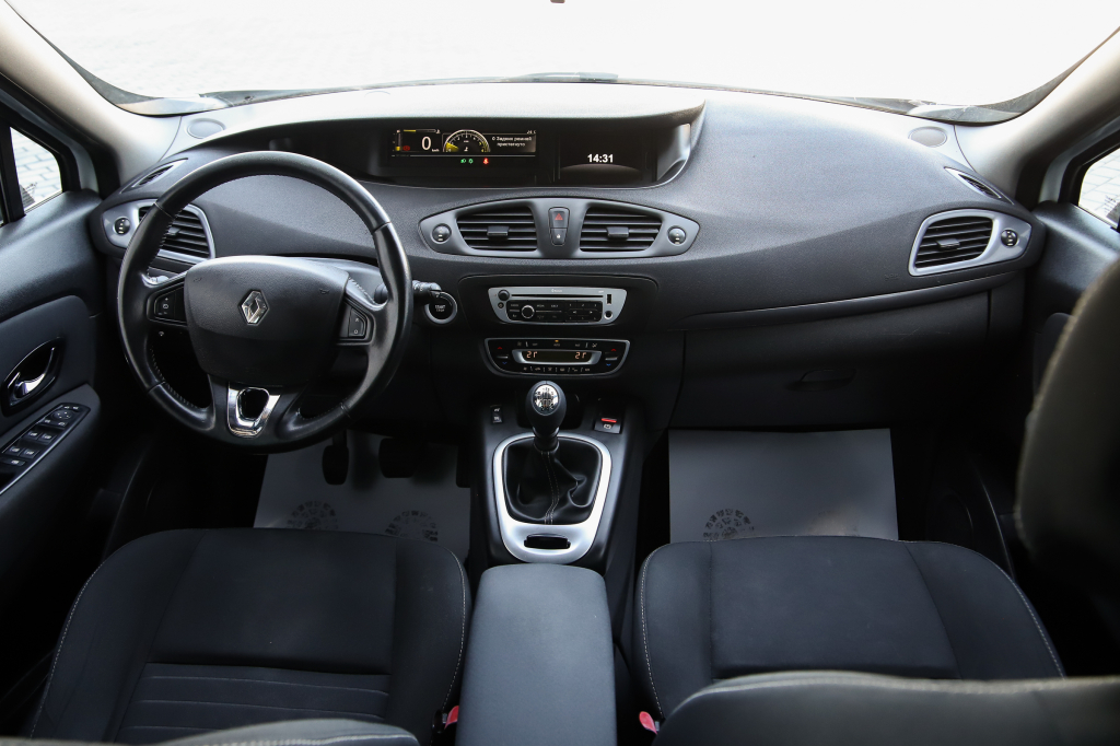 Renault Scenic 2015 фото 18