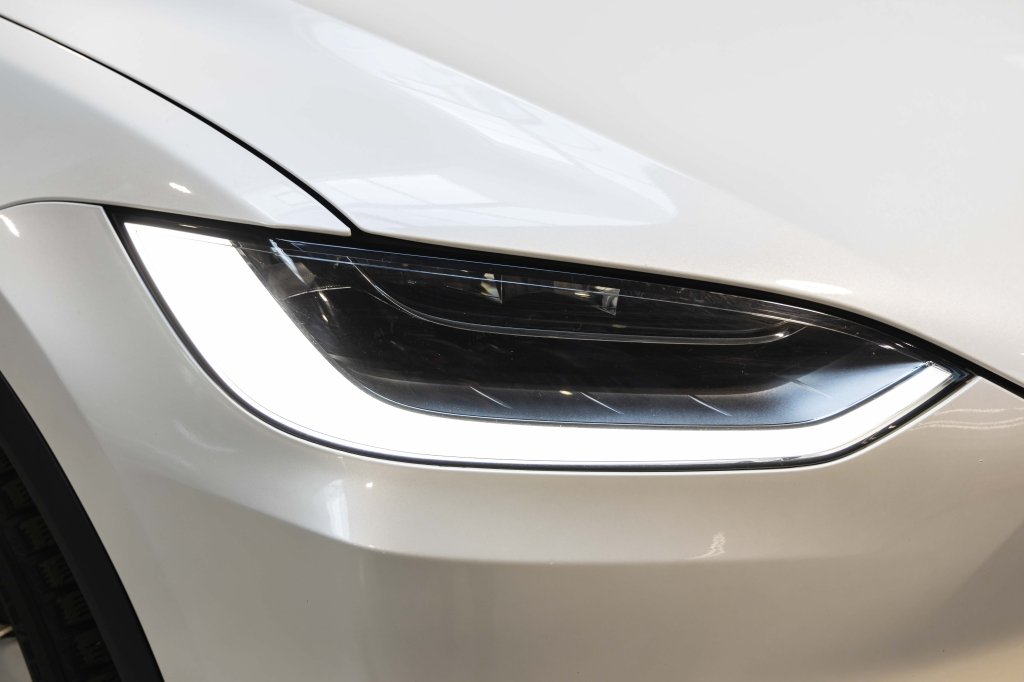 Tesla Model X 75D 2017 фото 7