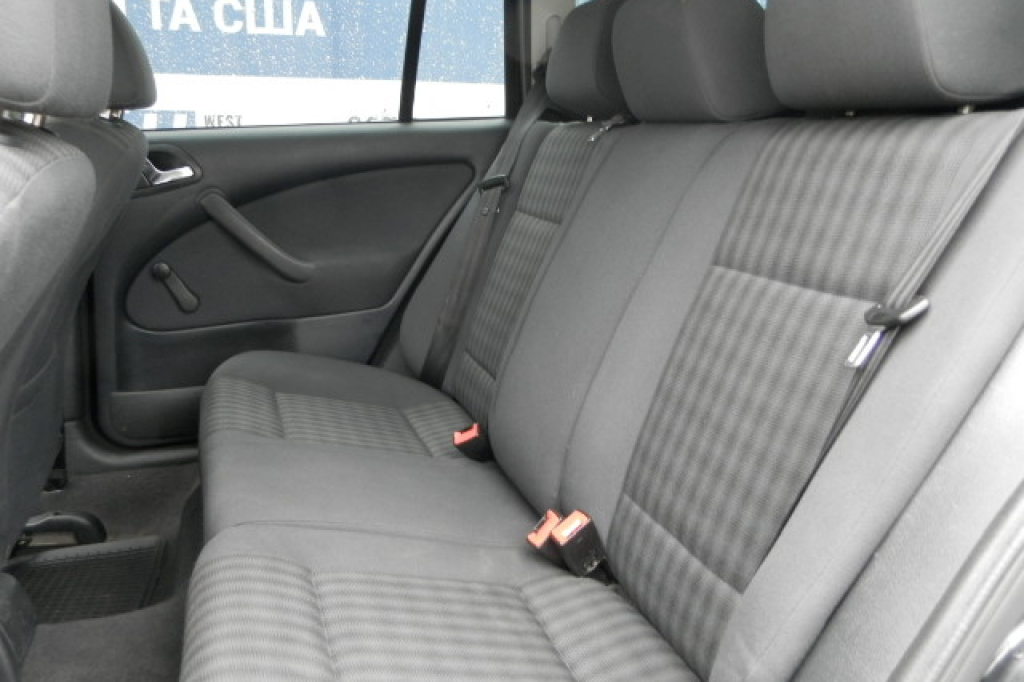 Skoda Octavia Tour 1.6 MPI 2004 фото 16