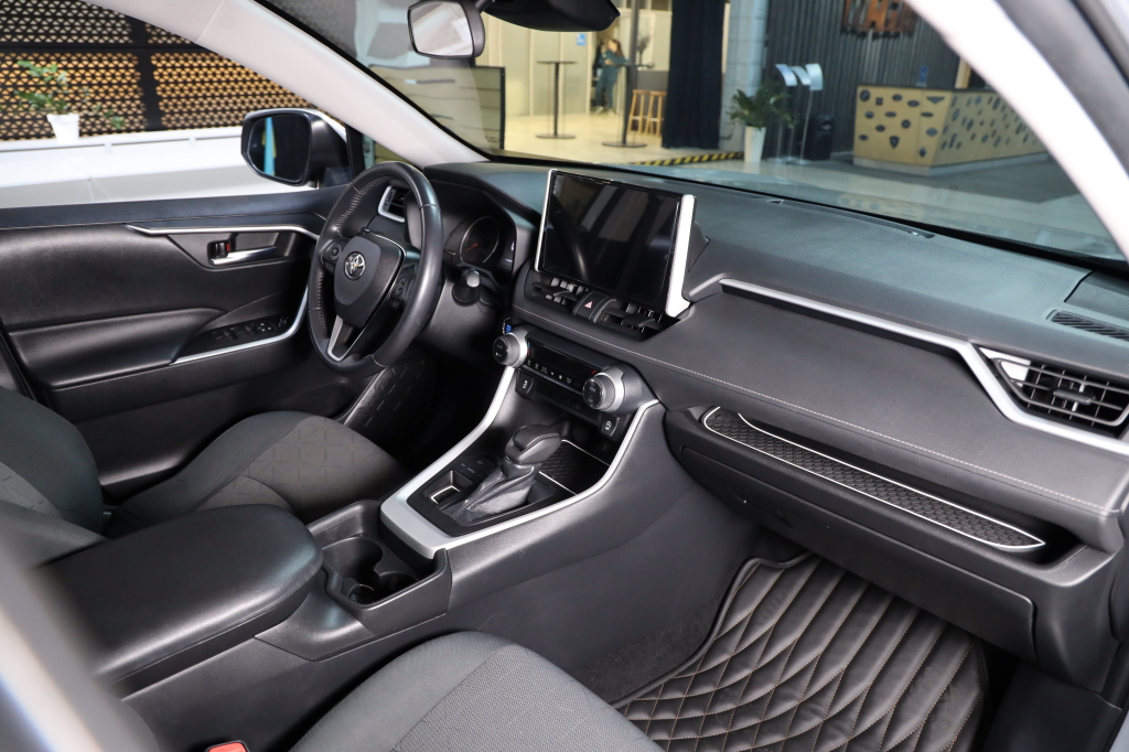 Toyota RAV4 2020 фото 14