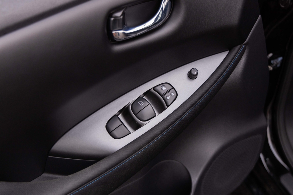 Nissan Leaf 2021 фото 14