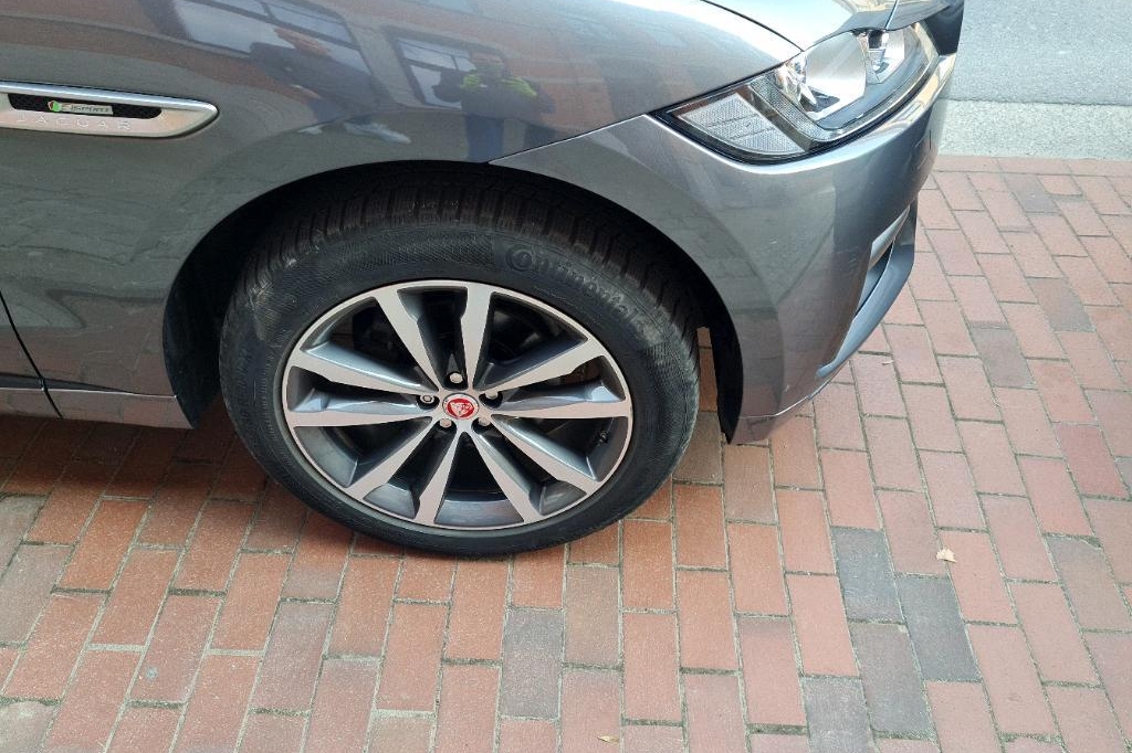 Jaguar F-Pace 2018 photo 24