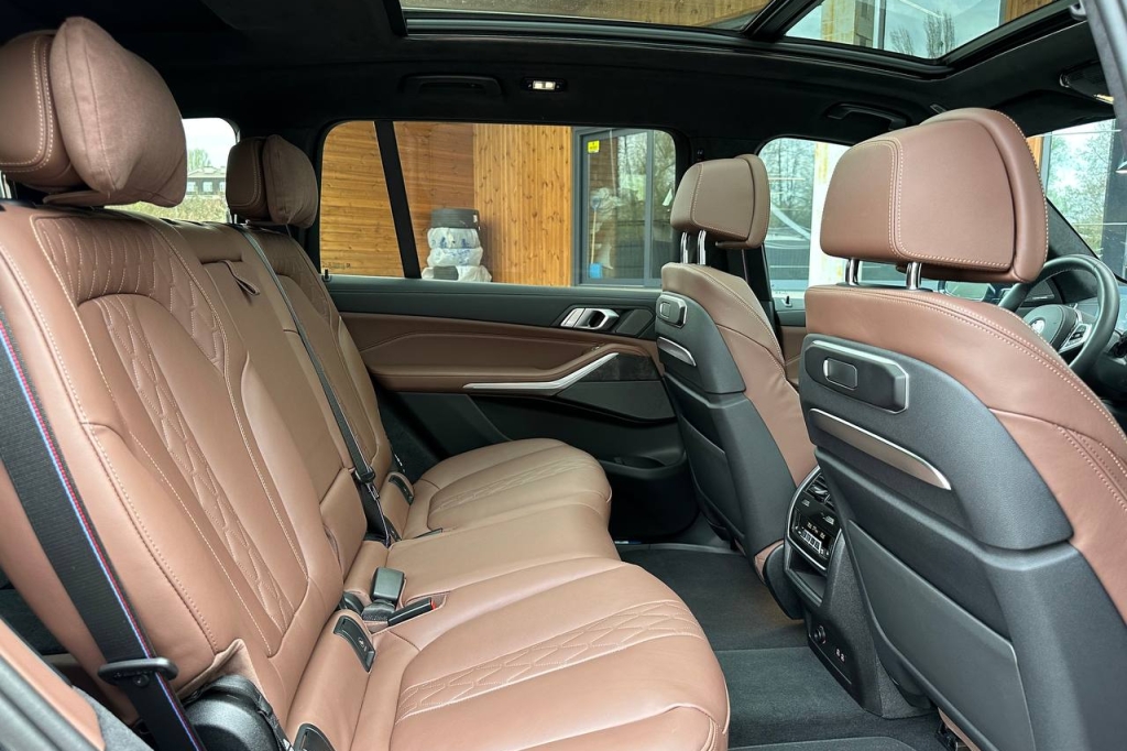 BMW X7 40d 2024 фото 15