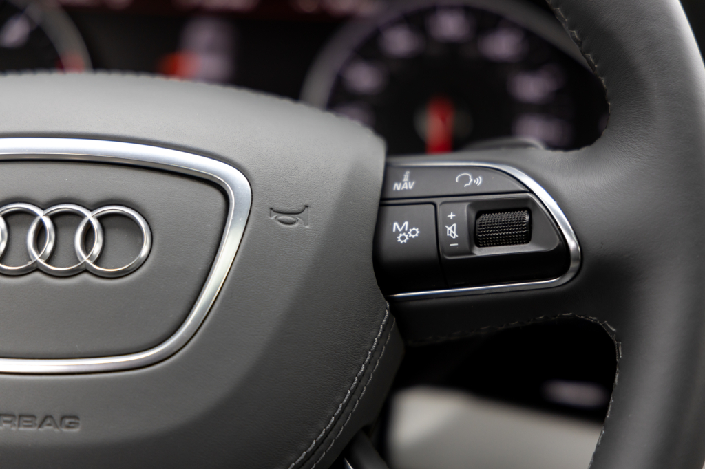 Audi A8 2014 фото 27