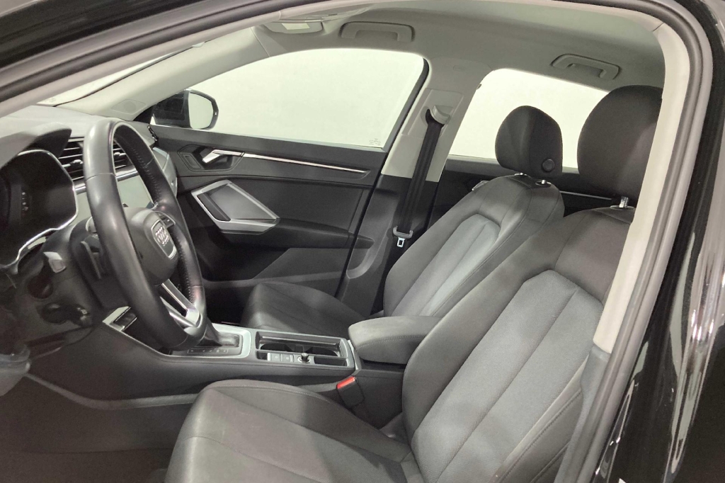 Audi Q3 2019 photo 2