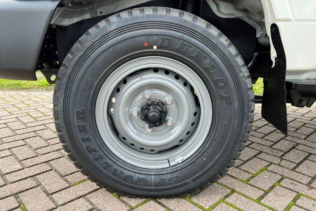 Toyota Land Cruiser 4x4 4.2D 2023 фото 7