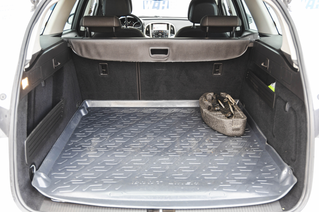 Opel Astra J 2011 фото 28