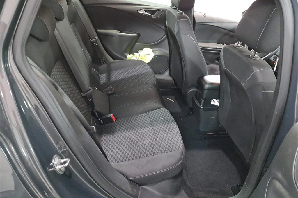 Opel Astra Sports Tourer 2016 фото 4