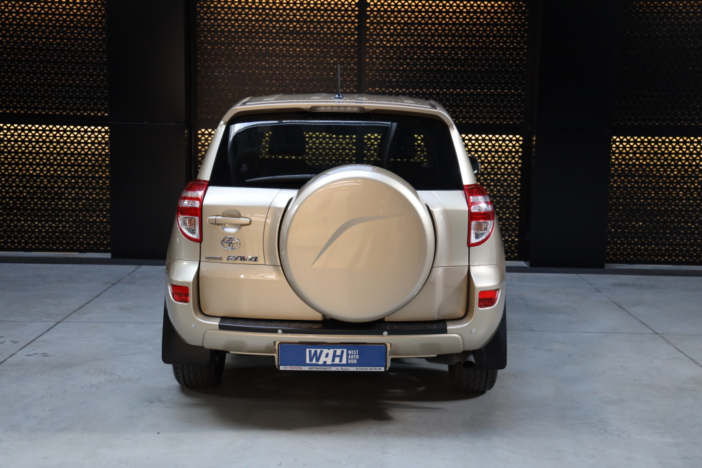 Toyota RAV4 2011 photo 4