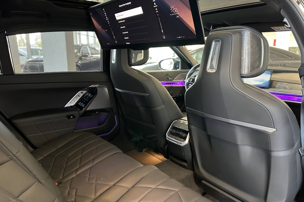 BMW 7 Series 760e  2023 photo 17