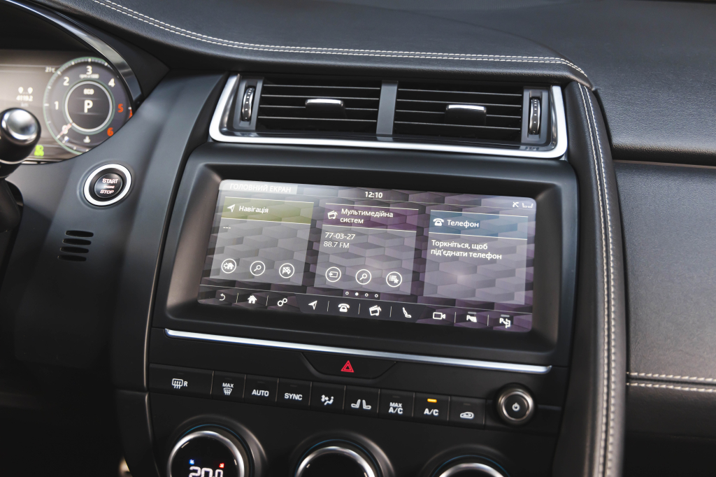 Jaguar E-Pace 2018 фото 30