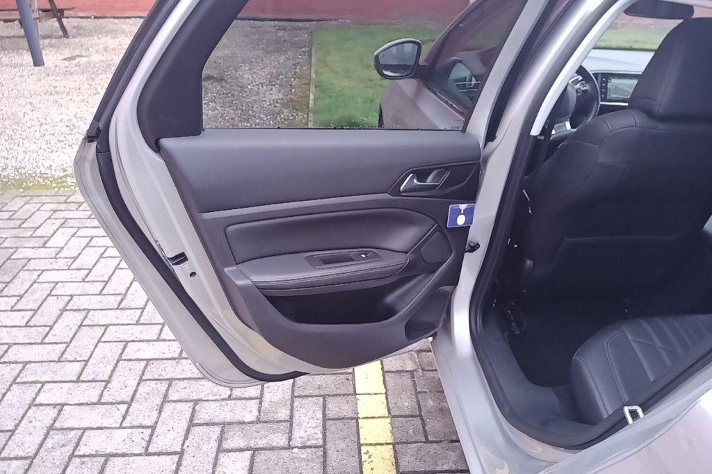 Peugeot 308 2016 photo 21