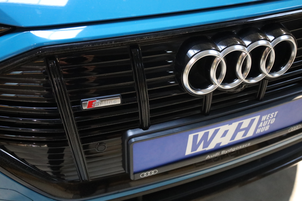 Audi e-tron S 2020 фото 21