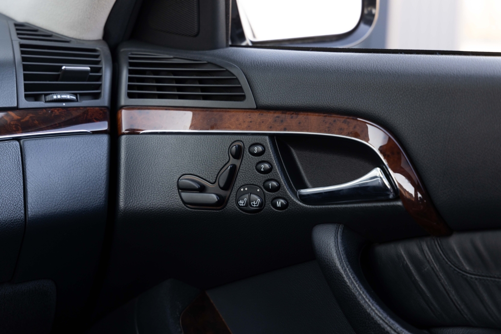 Mercedes-Benz S-Class S500L 2003 photo 23