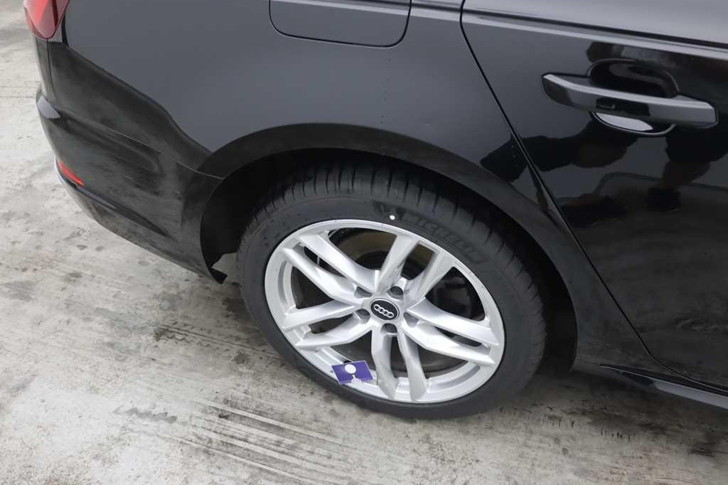 Audi A4 2019 фото 14