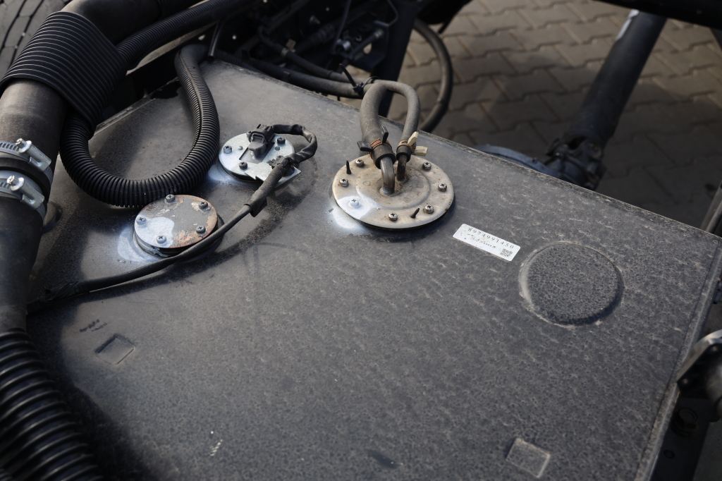 Isuzu NPR 2019 фото 11