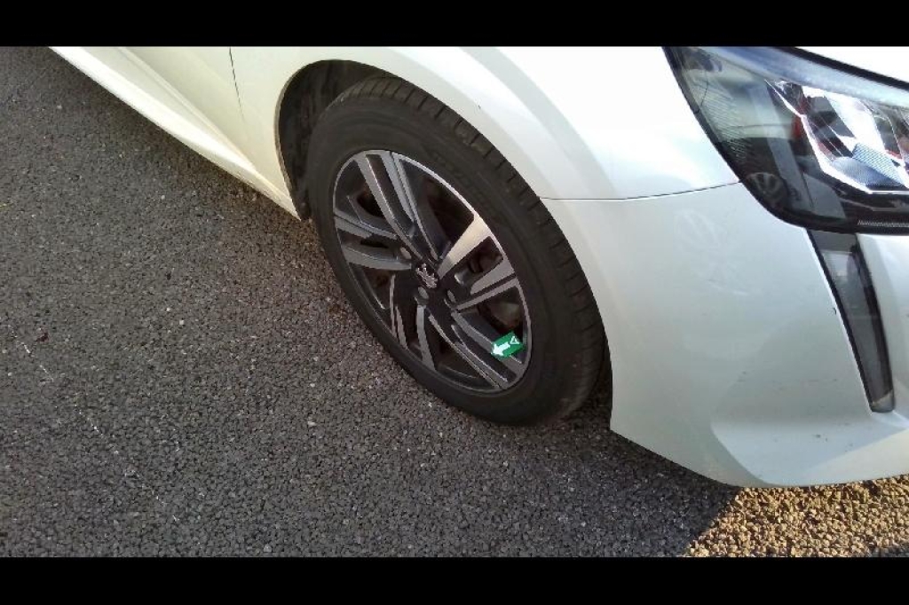 Peugeot 208 2020 фото 7