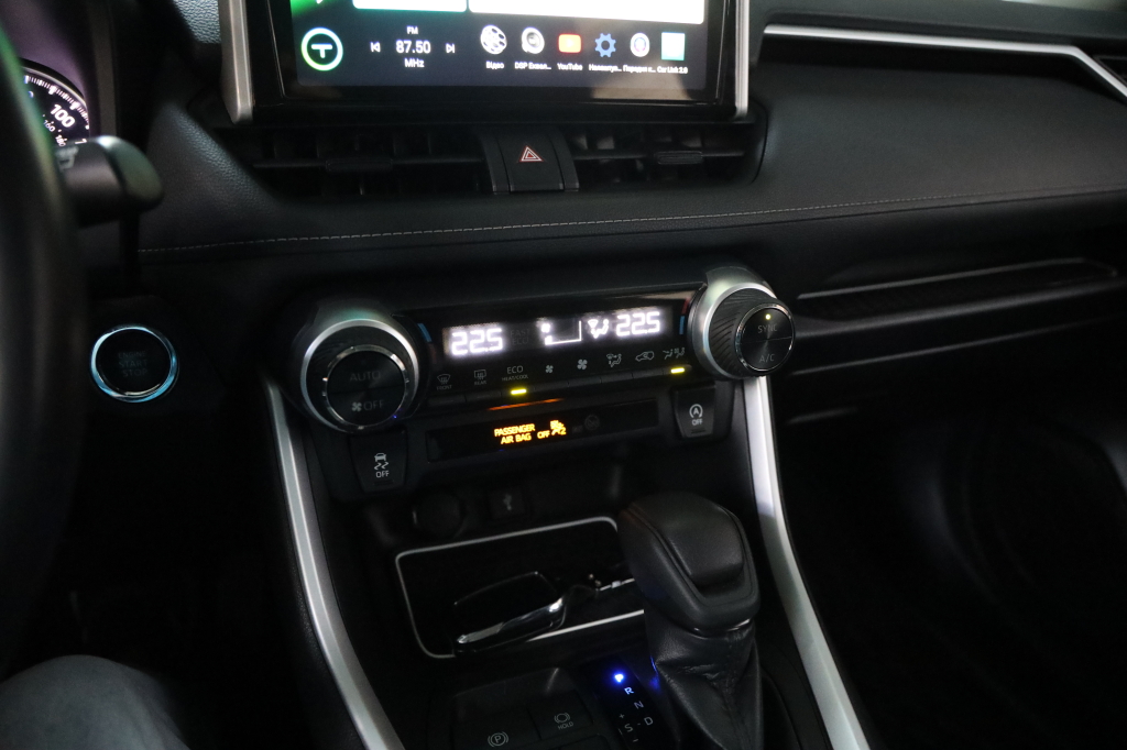 Toyota RAV4 2020 фото 39