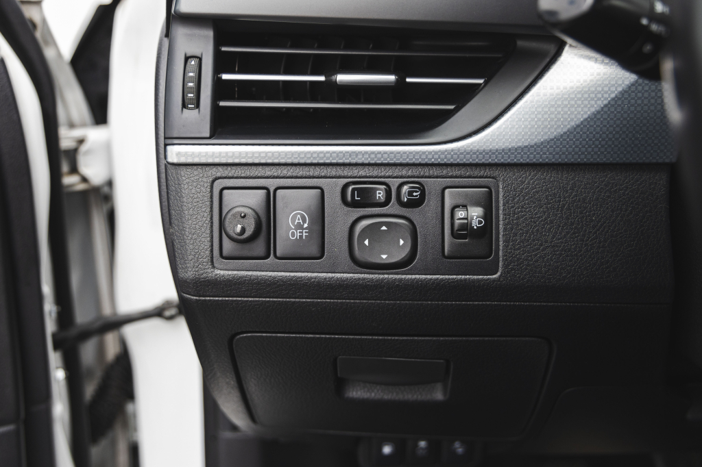 Toyota Avensis 2016 фото 16