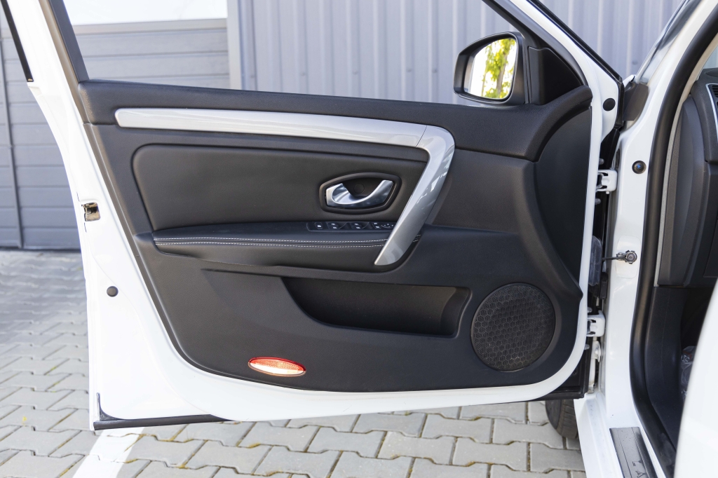 Renault Laguna 2014 фото 11