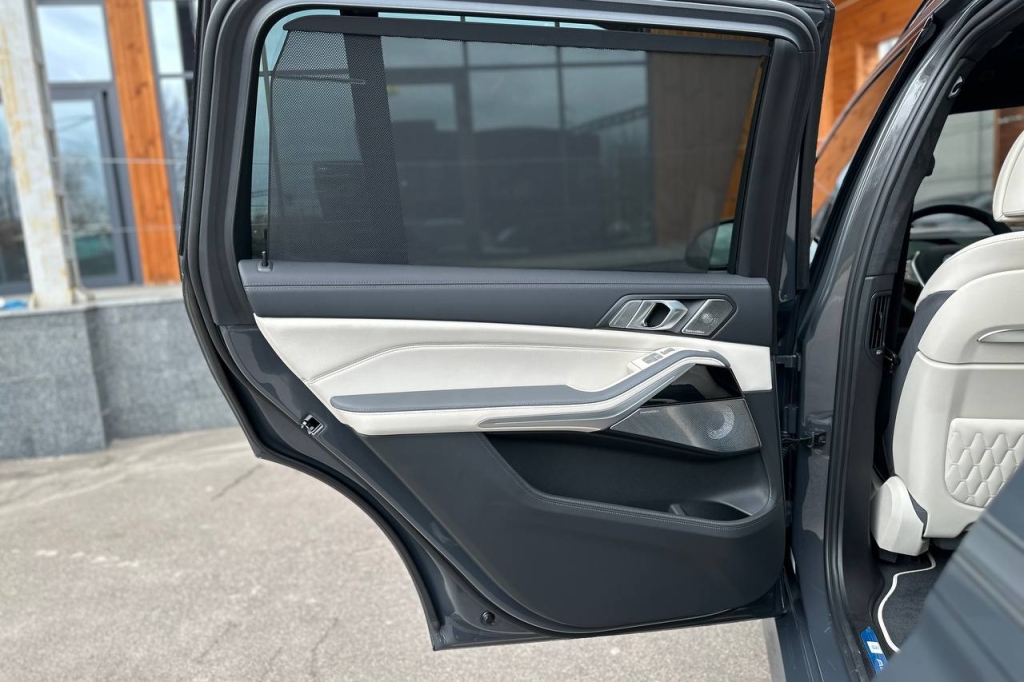 BMW-Alpina XB7 2022 фото 19