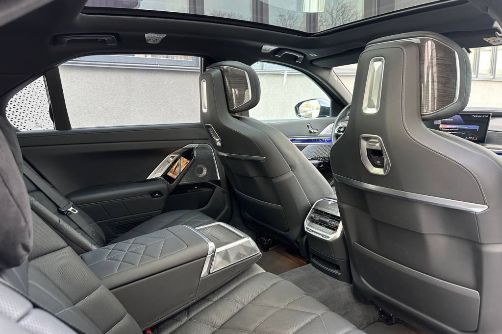 BMW i7 2023 photo 20