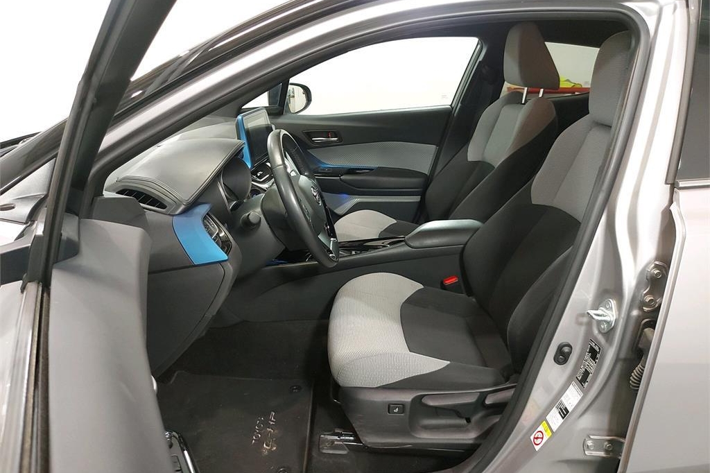 Toyota C-HR 2018 photo 1