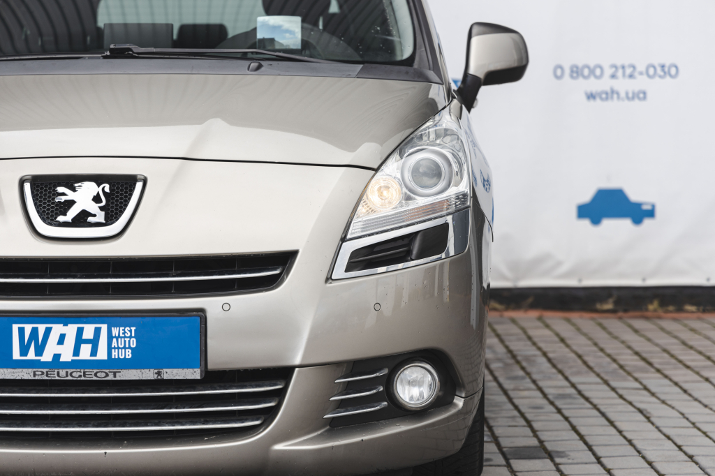 Peugeot 5008 2012 photo 2