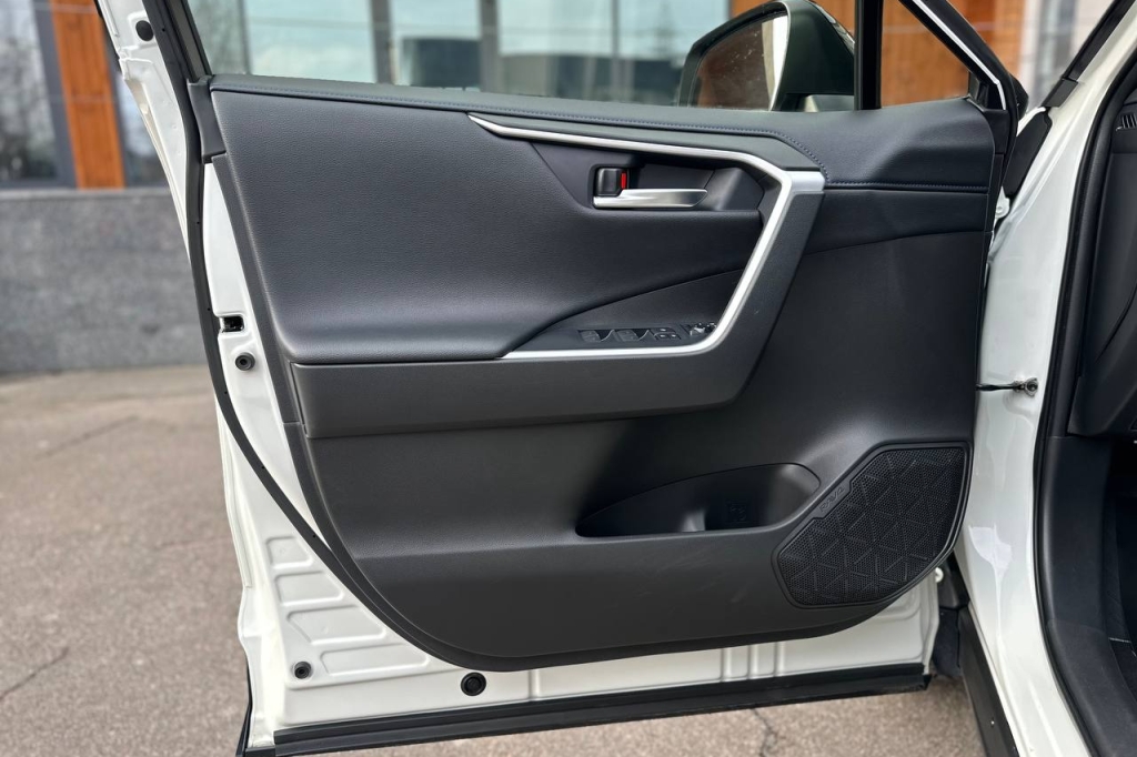 Toyota RAV4 EV Hybrid 2020 photo 8