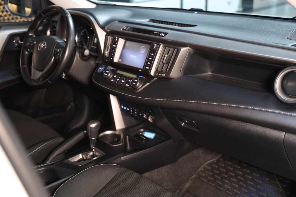 Toyota RAV4 2017 фото 15