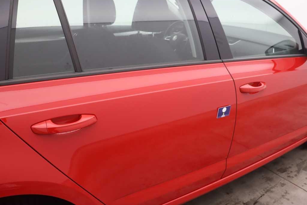 Skoda Octavia Combi 2018 фото 20