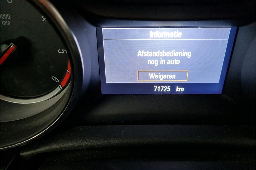 Opel Astra Sports Tourer 2016 фото 2