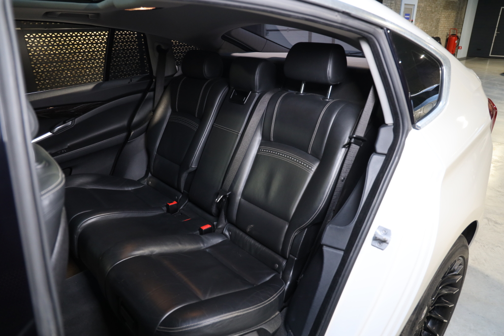 BMW 5 Series GT 2015 фото 28