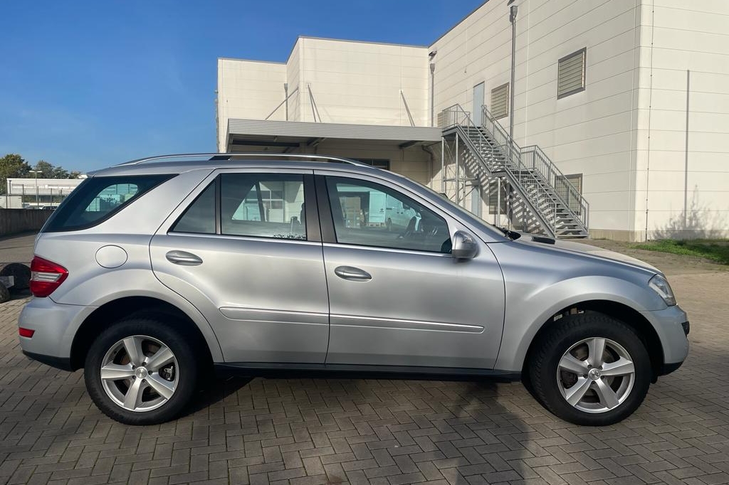 Mercedes-Benz ML 320 2009 photo 3