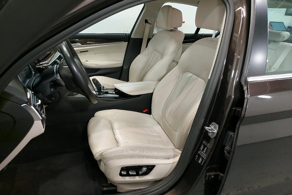 BMW 5 Series 2018 photo 23