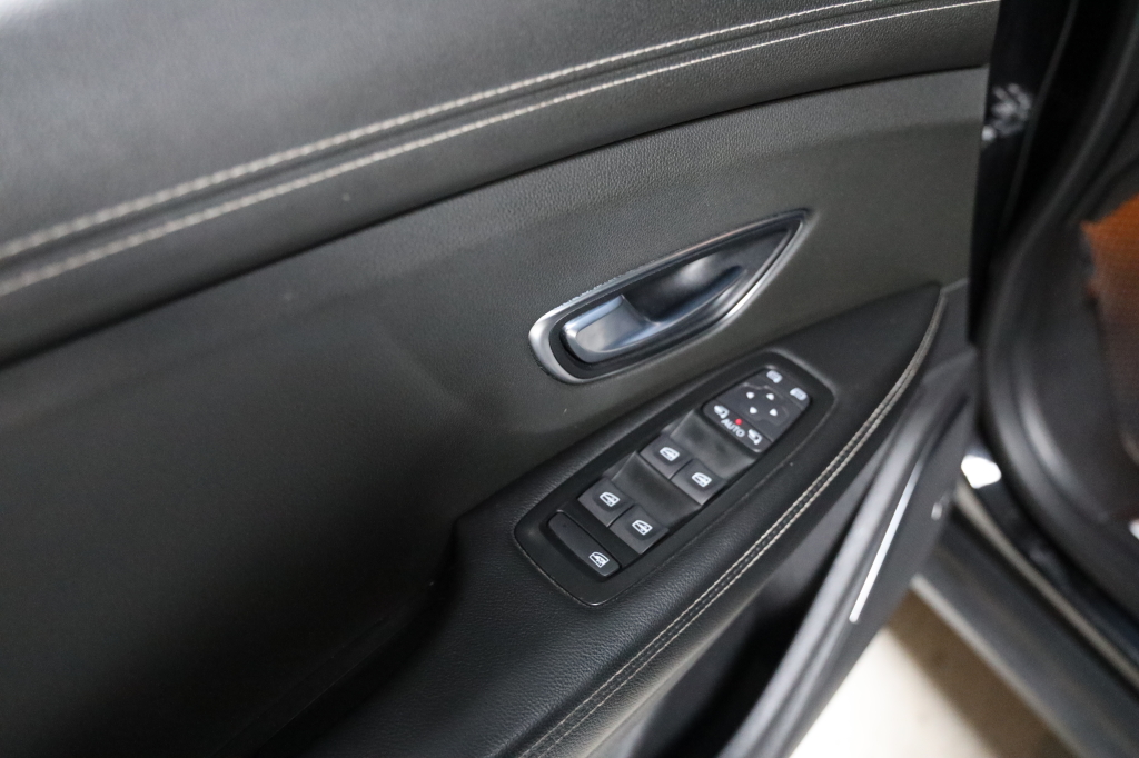 Renault Scenic 2017 фото 11