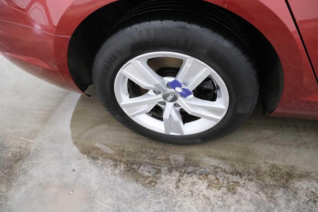 Audi A4 2017 фото 13