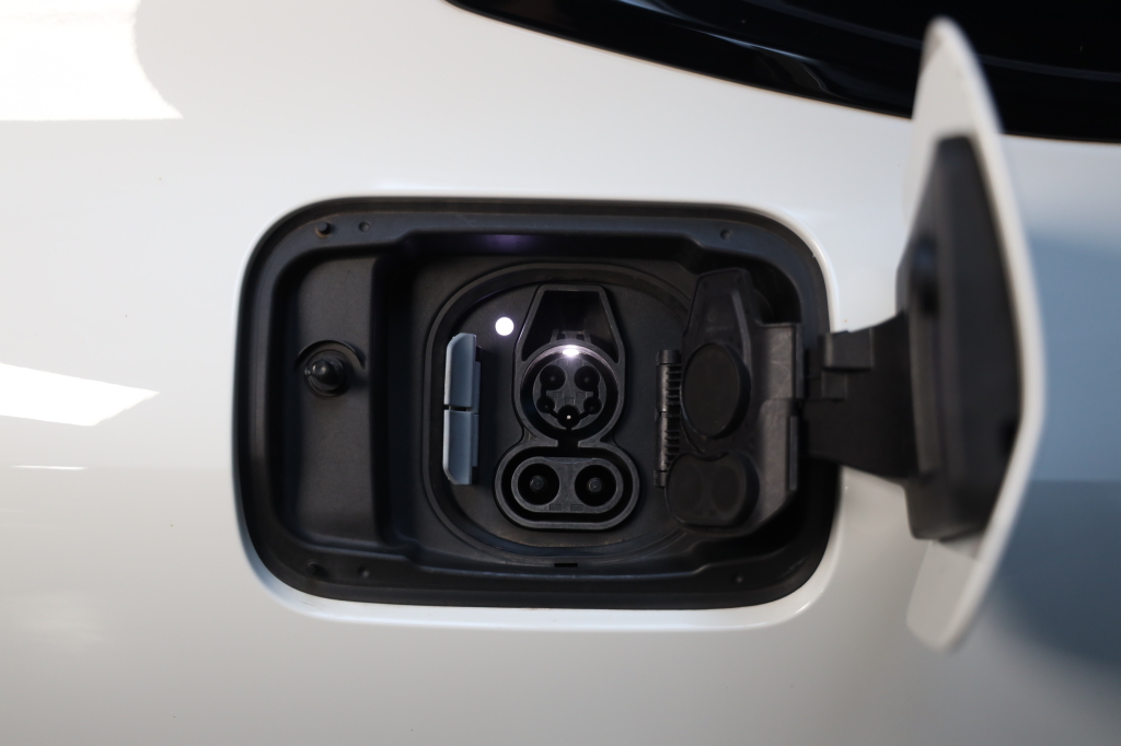 BMW i4 2023 фото 37