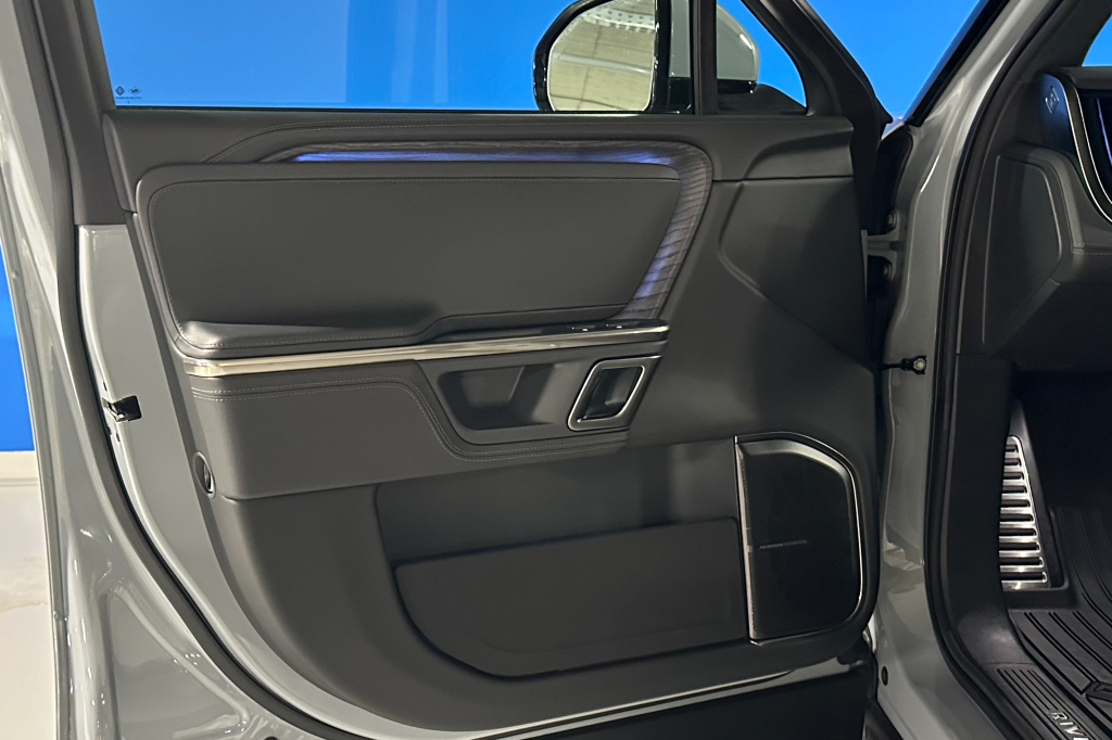 Rivian R1S 2023 photo 14